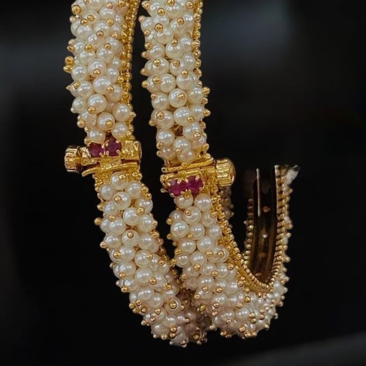 गजरा तोडे (Gajra Tode)