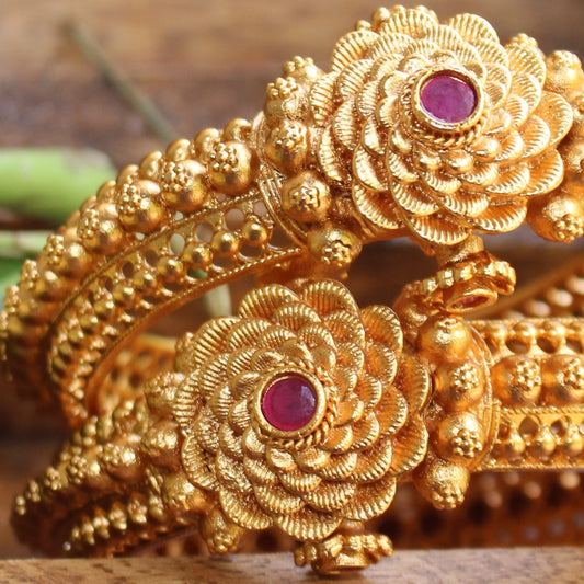 गुलाब तोडे (Gulab Tode)