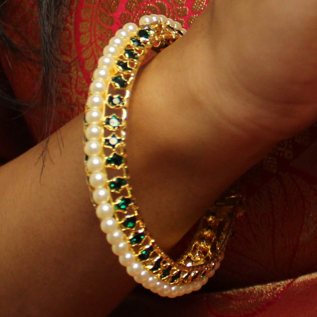 नमस्कार तोडे (Namaskar Tode)