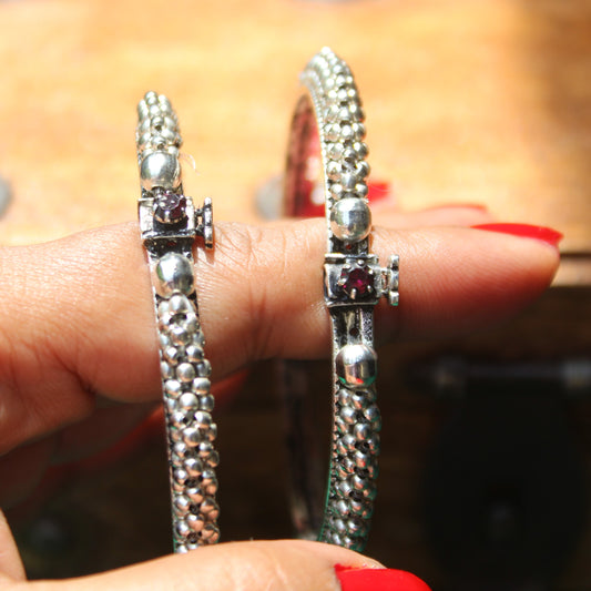 ठुशी बांगडी (Thushi Bangles)