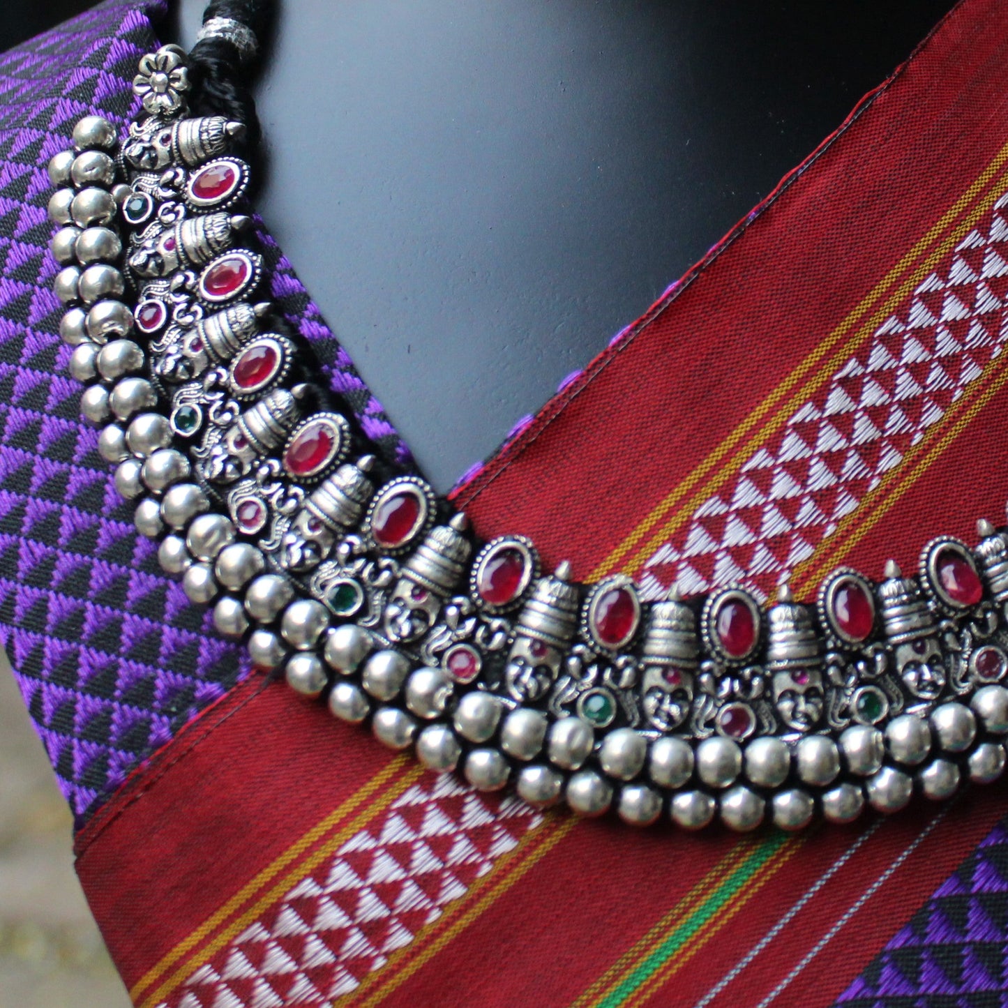 देवी वज्रटीक + कानातले - Devi Vajrateek + Earrings