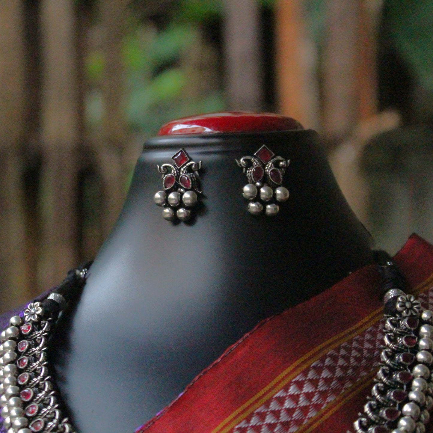 मयूर वज्रटीक + कानातले - Mayur Vajrateek + Earrings