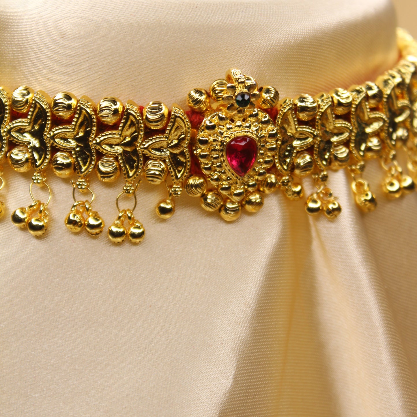 बेलपानटिक– Belpantik With Pendant