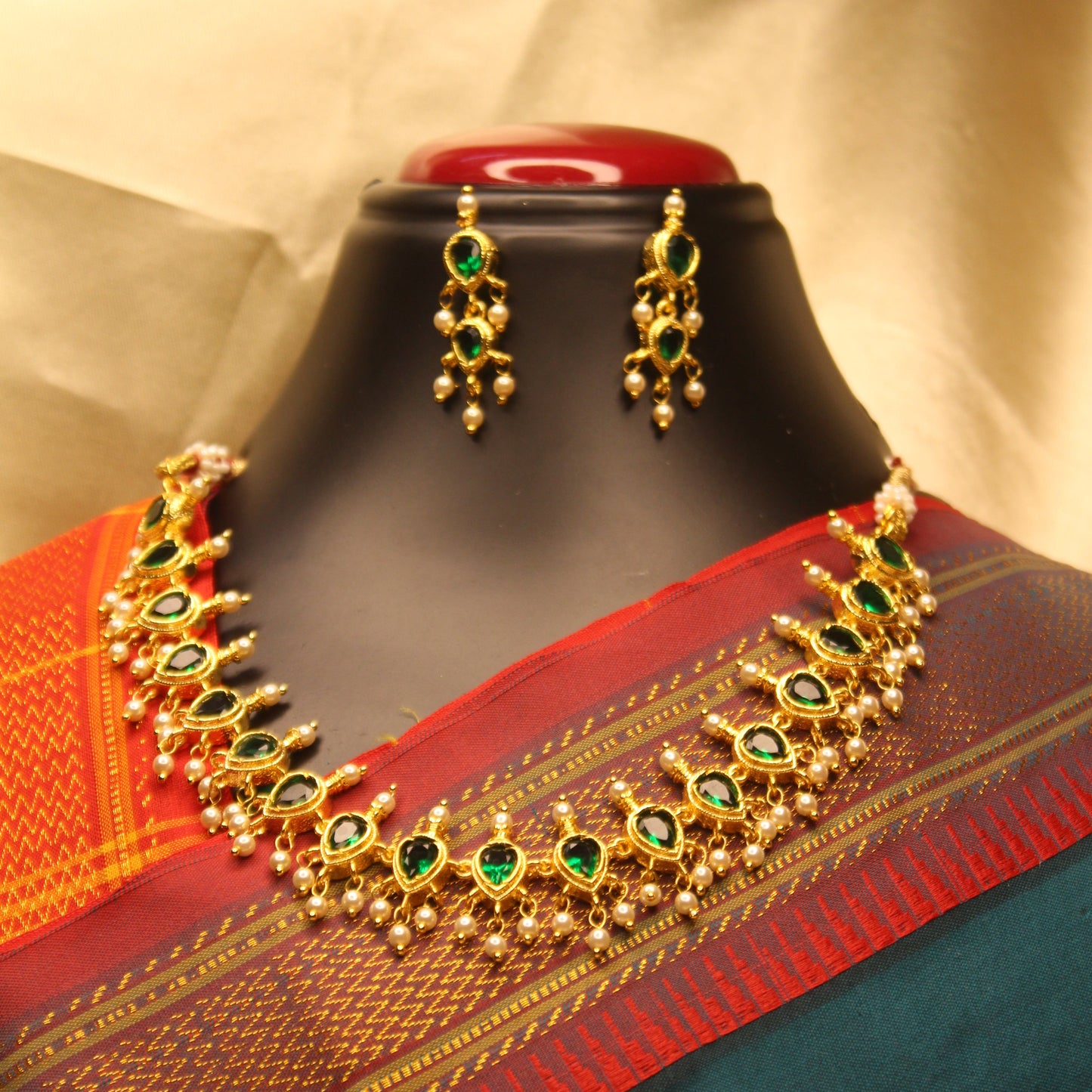 पाचूरत्न बदामपेटी – Pahuratna Badampetti