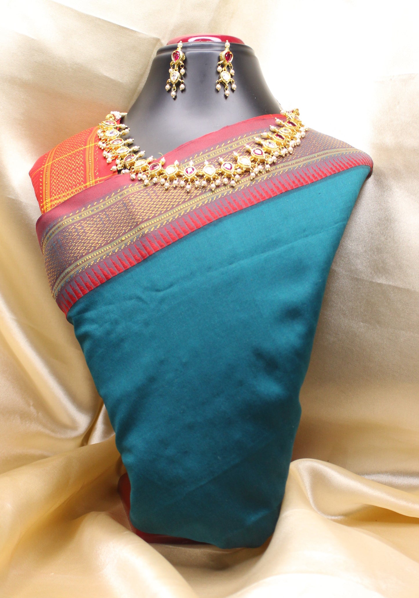 माणिकरत्न व श्वेतरत्न बदामपेटी – Manikratna -Shwetratna Badampetti