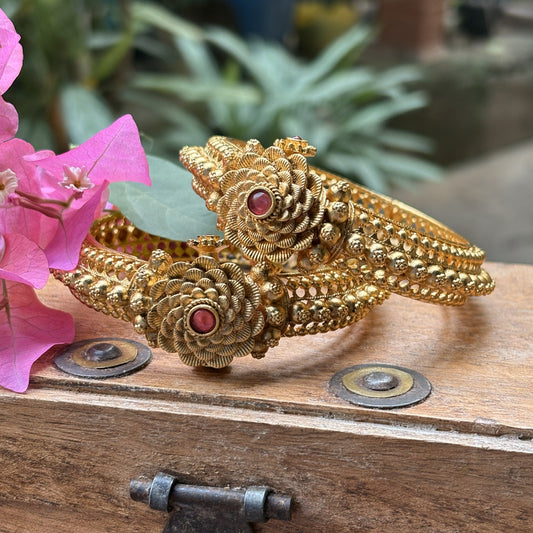 गुलाब तोडे (Gulab Tode)