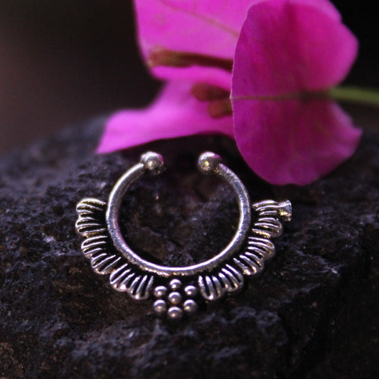 मध्यनथ - Nose Septum