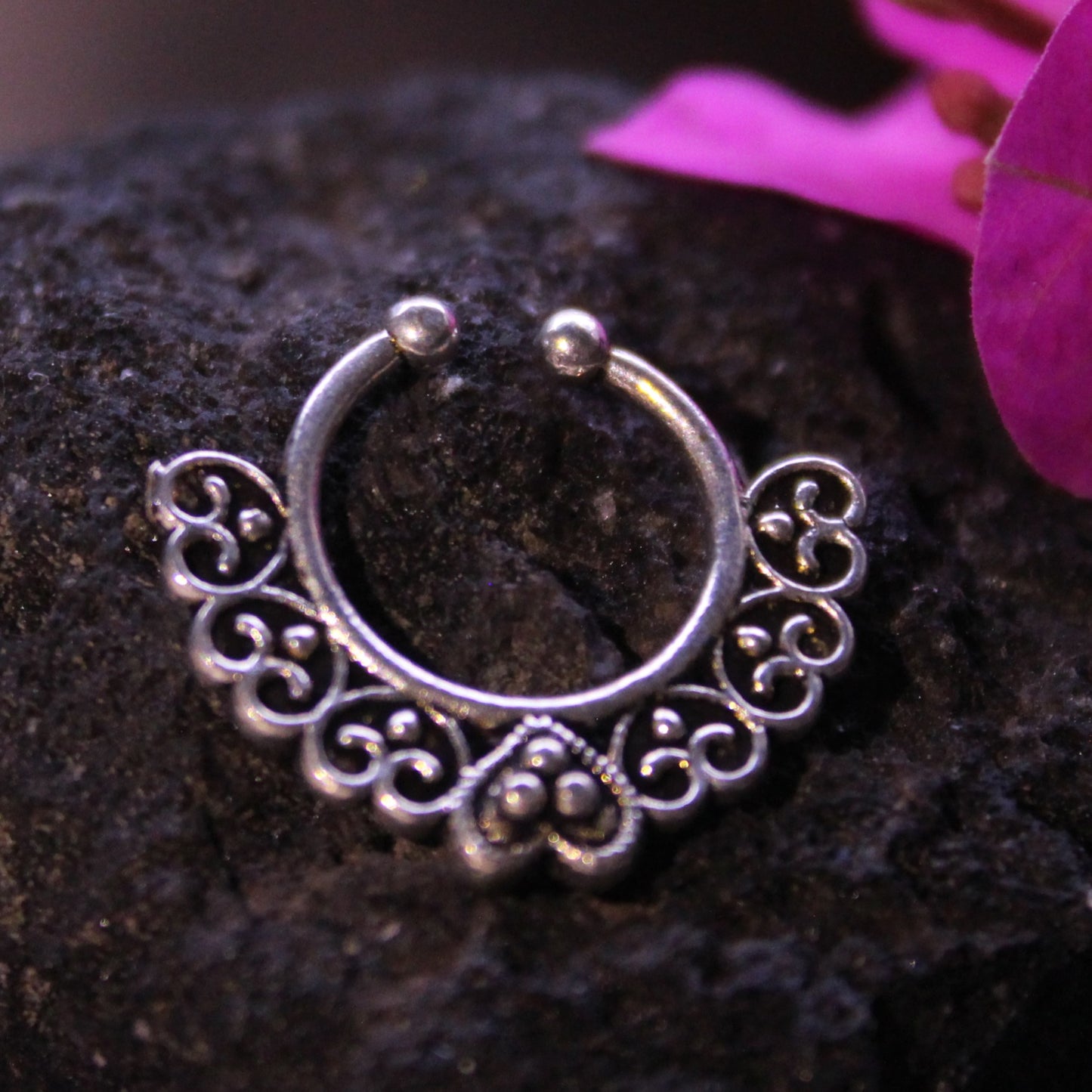मध्यनथ - Nose Septum