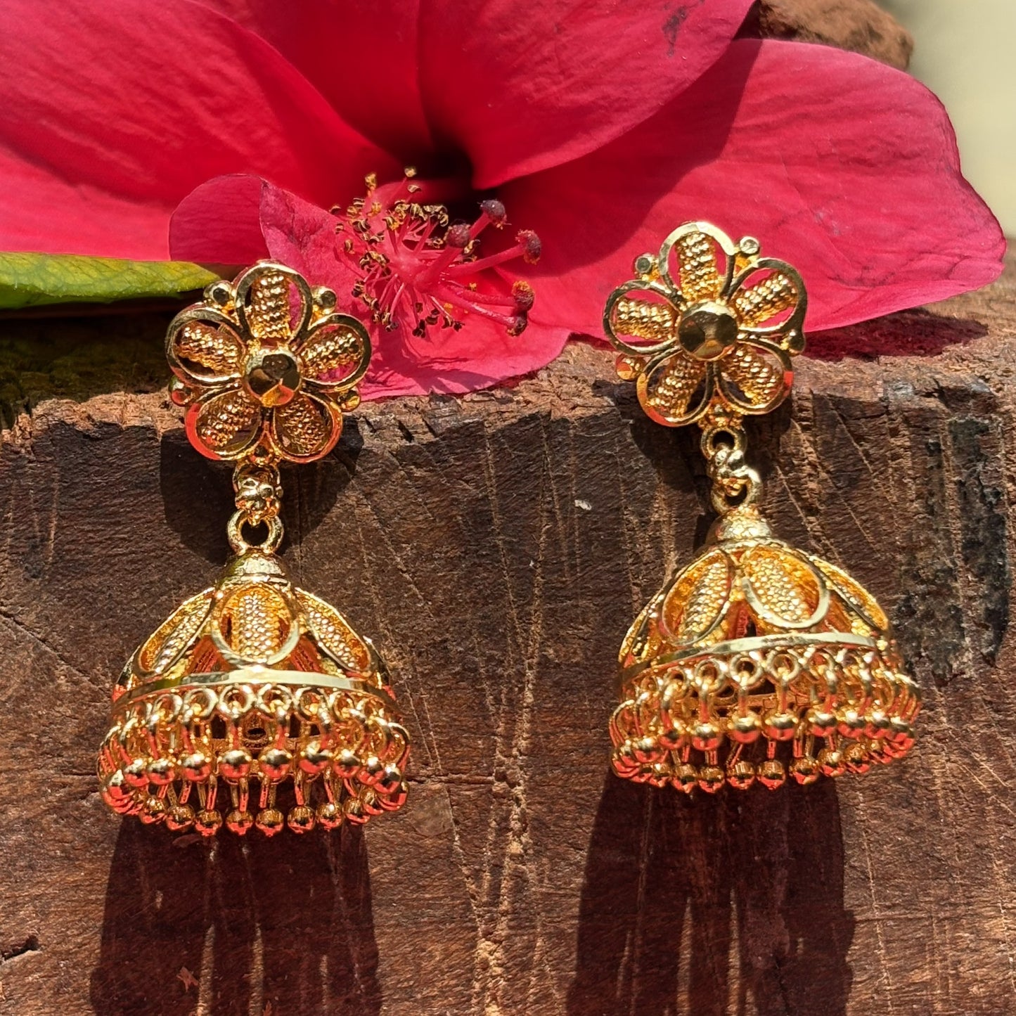 सुरभि सोनेरी झुमके- Surabhi Soneri Zumke