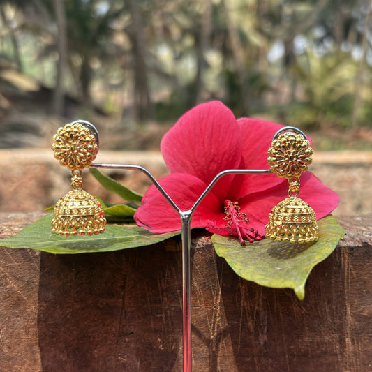 सुमन सोनेरी झुमके- Suman Soneri Zumke