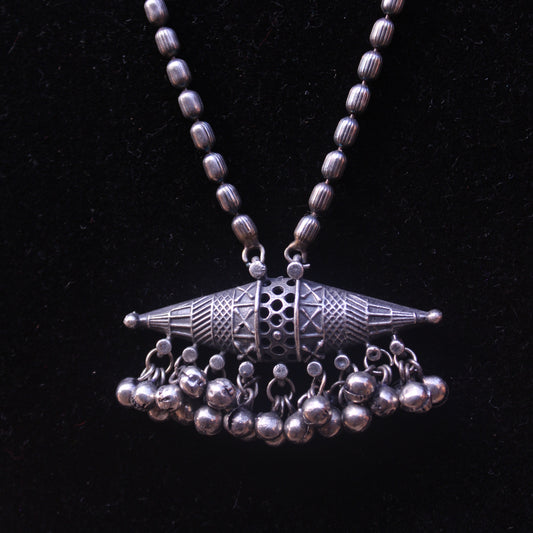 धना मणी माळ डमरू लटकन - Dhanamani Maal