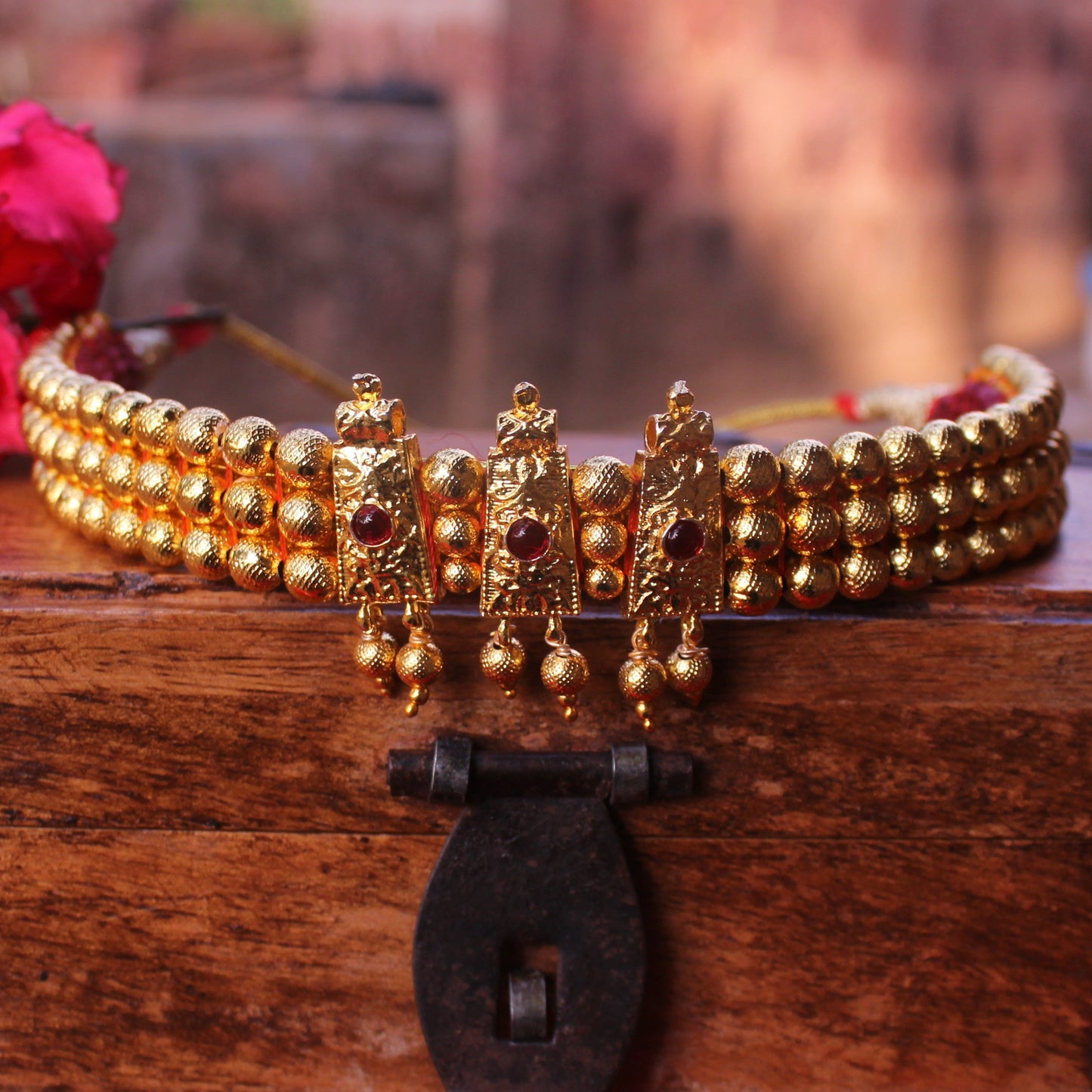 गादी ठुशी – Gadi Thushi with Pendant