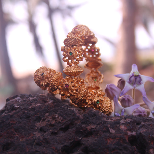 घेरू कंगन - Gheru Kangan