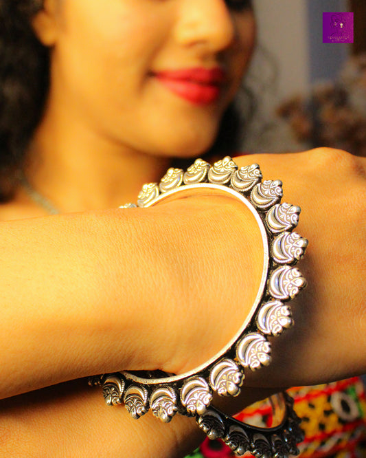 चंद्रकोर तोडे (Chandrakor Tode)