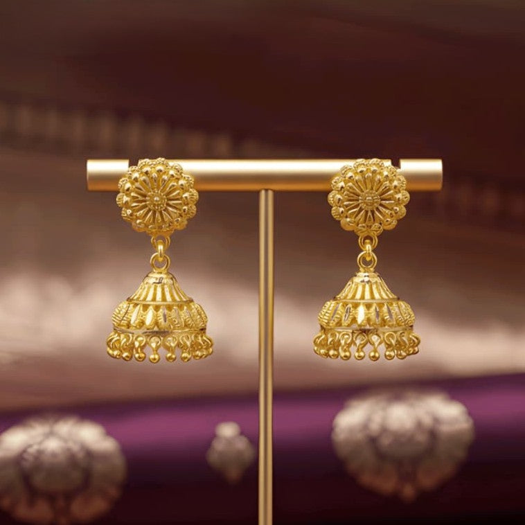 चांद्रिका सोनेरी झुमके- Chandrika Soneri  Zumke