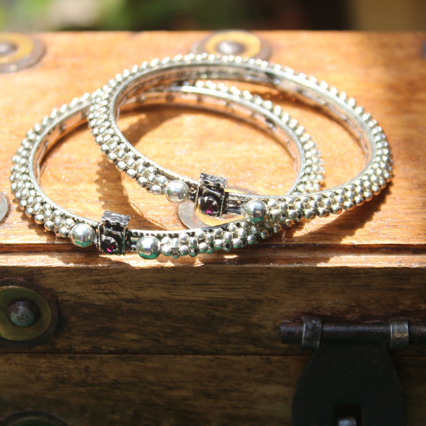 ठुशी बांगडी (Thushi Bangles)