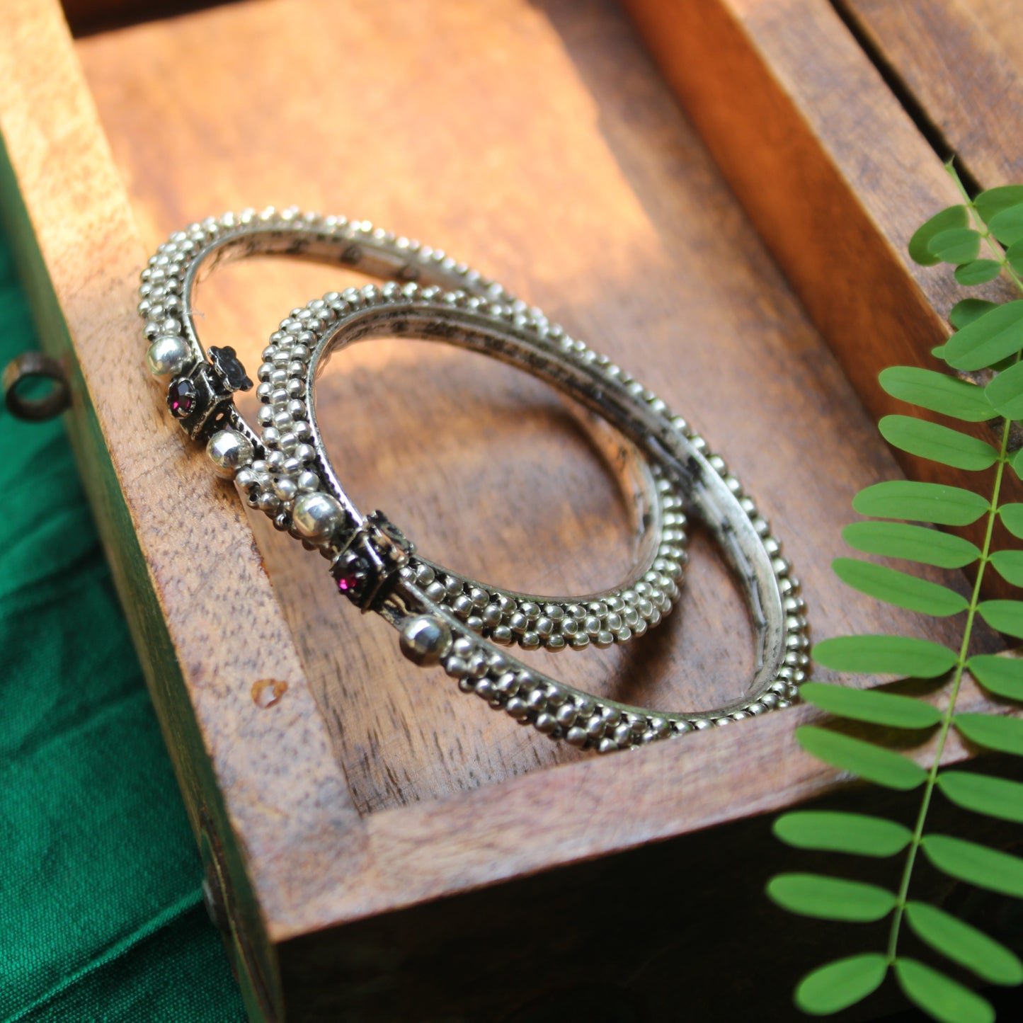 ठुशी बांगडी (Thushi Bangles)