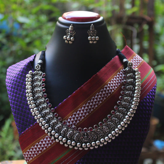 नर्तकी वज्रटीक + कानातले - Nartaki Vajrateek + Earrings