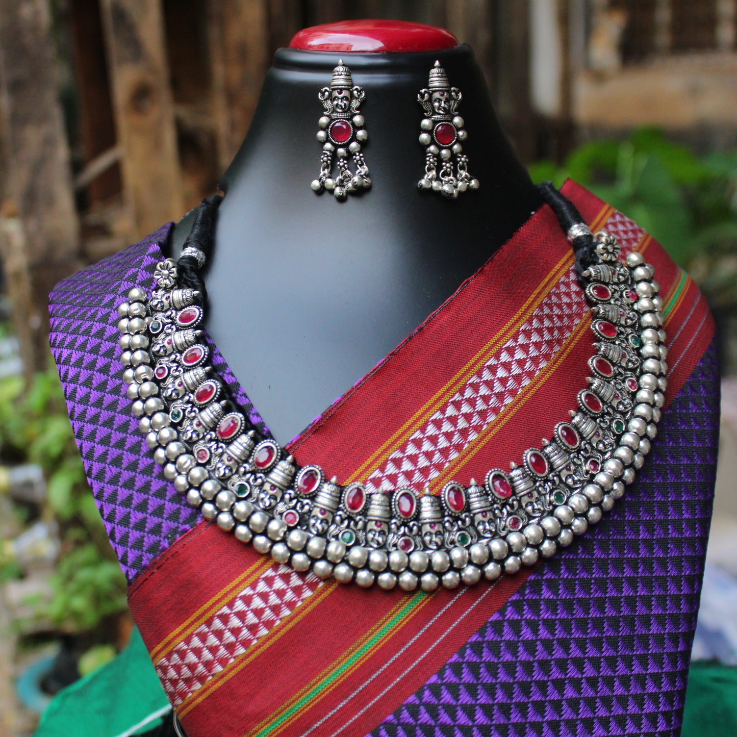 देवी वज्रटीक + कानातले - Devi Vajrateek + Earrings