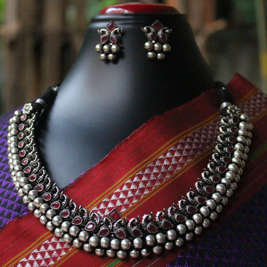 मयूर वज्रटीक + कानातले - Mayur Vajrateek + Earrings
