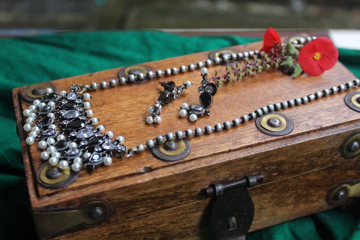 काळा -श्वेतरत्न तन्मणी - Kala-Shwetratna Tanmani (7 Stones)