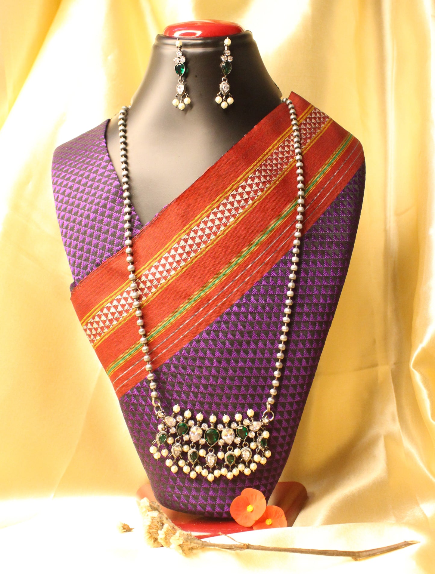 पाचू व श्वेतरत्न  तन्मणी - Pachu-Shwetratna Tanmani (7 Stones)