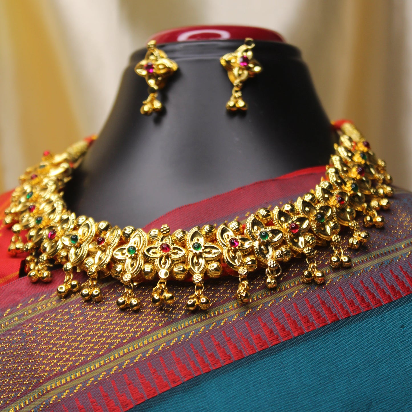 बेलपानटिक– Belpantik with earings