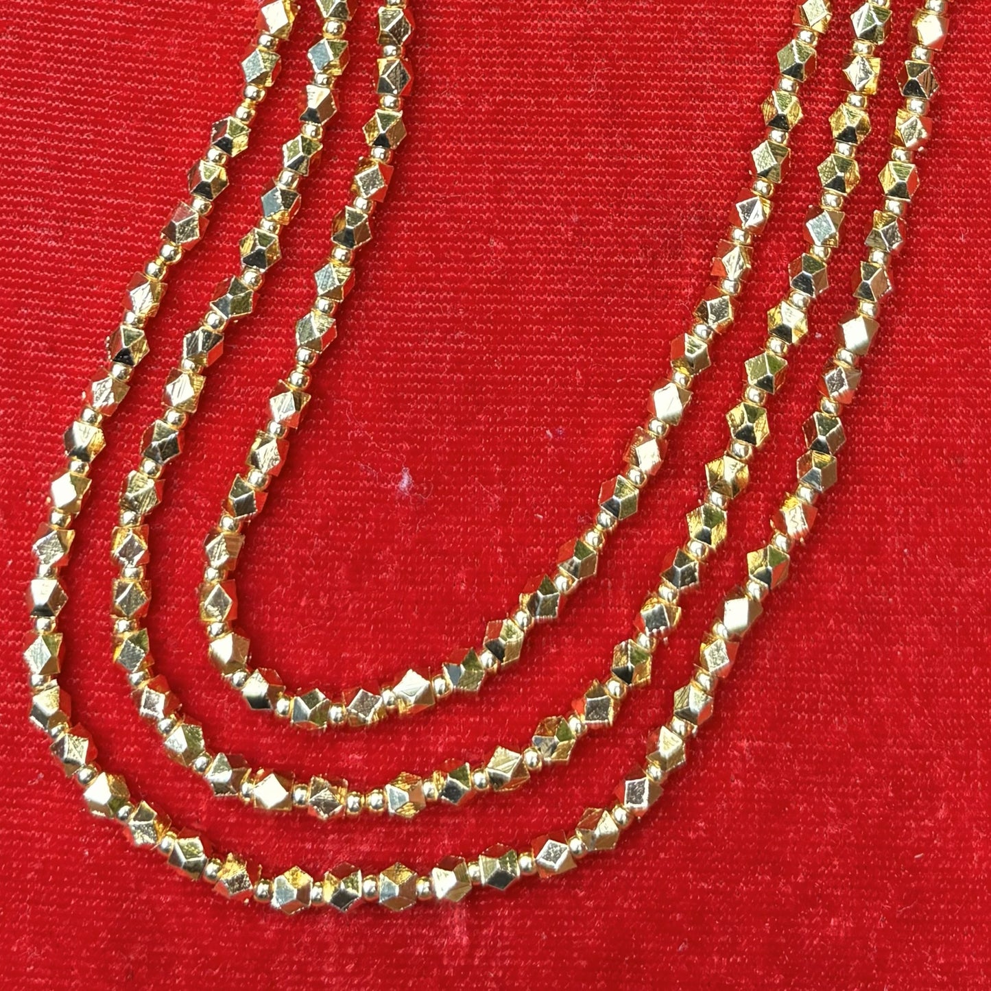 अष्टपैलू कंठी (तीन पदरी)- Ashtapailu Kanthi(Three Layered)