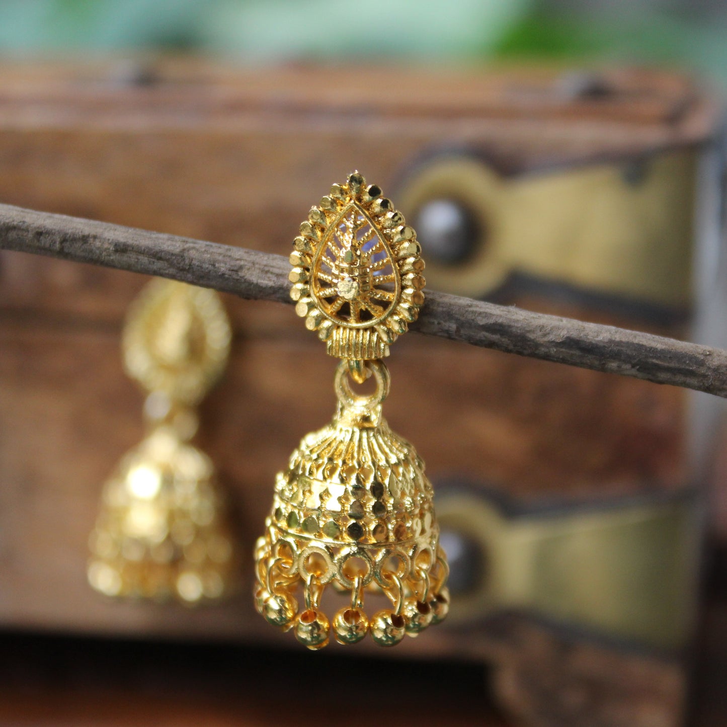सोनेरी झुमके - Soneri  Zumke (Medium Size)