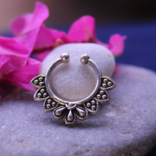 मध्यनथ - Nose Septum