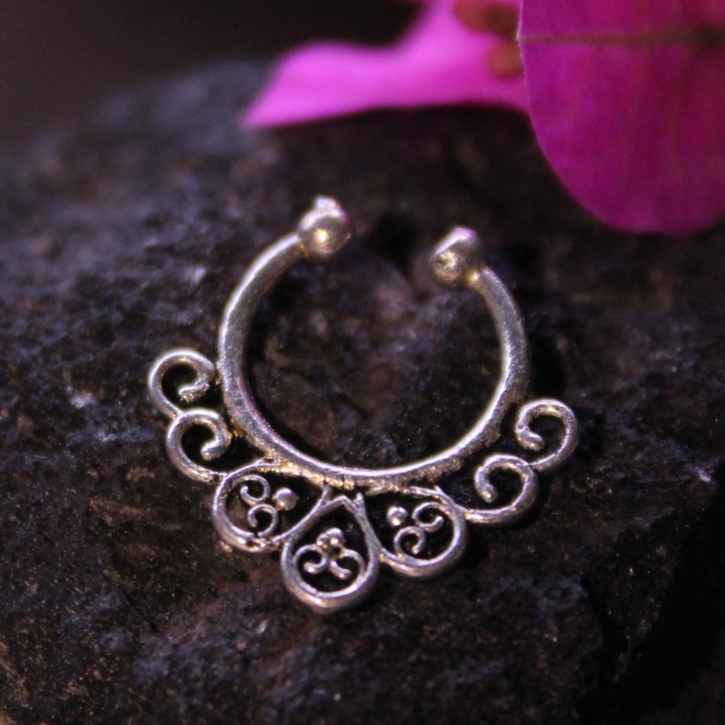 मध्यनथ - Nose Septum