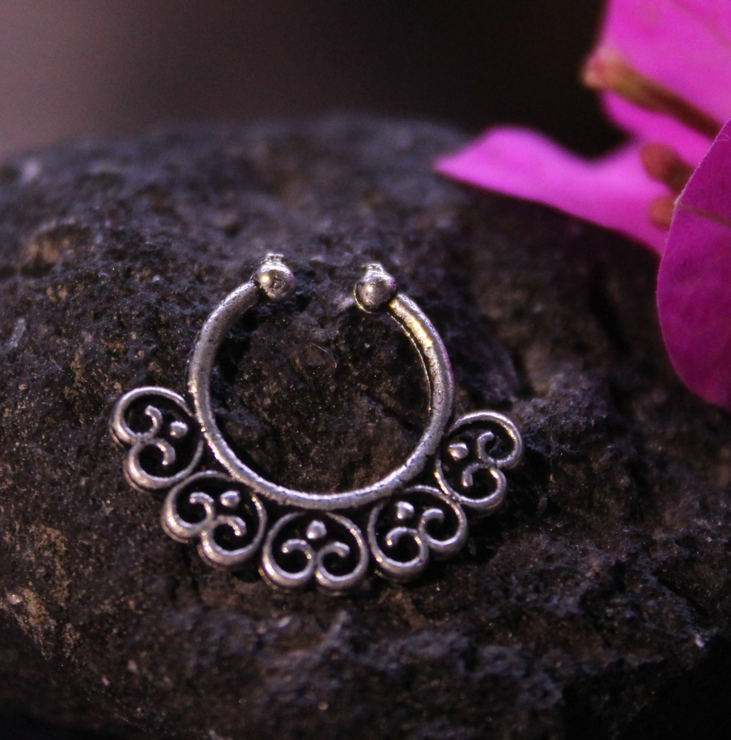 मध्यनथ - Nose Septum