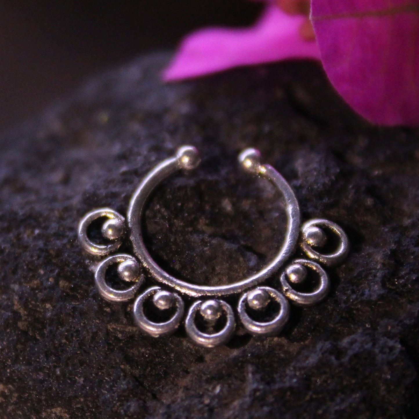 मध्यनथ - Nose Septum