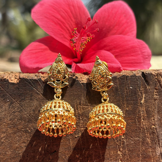 लतिका सोनेरी झुमके- Latika Soneri  Zumke