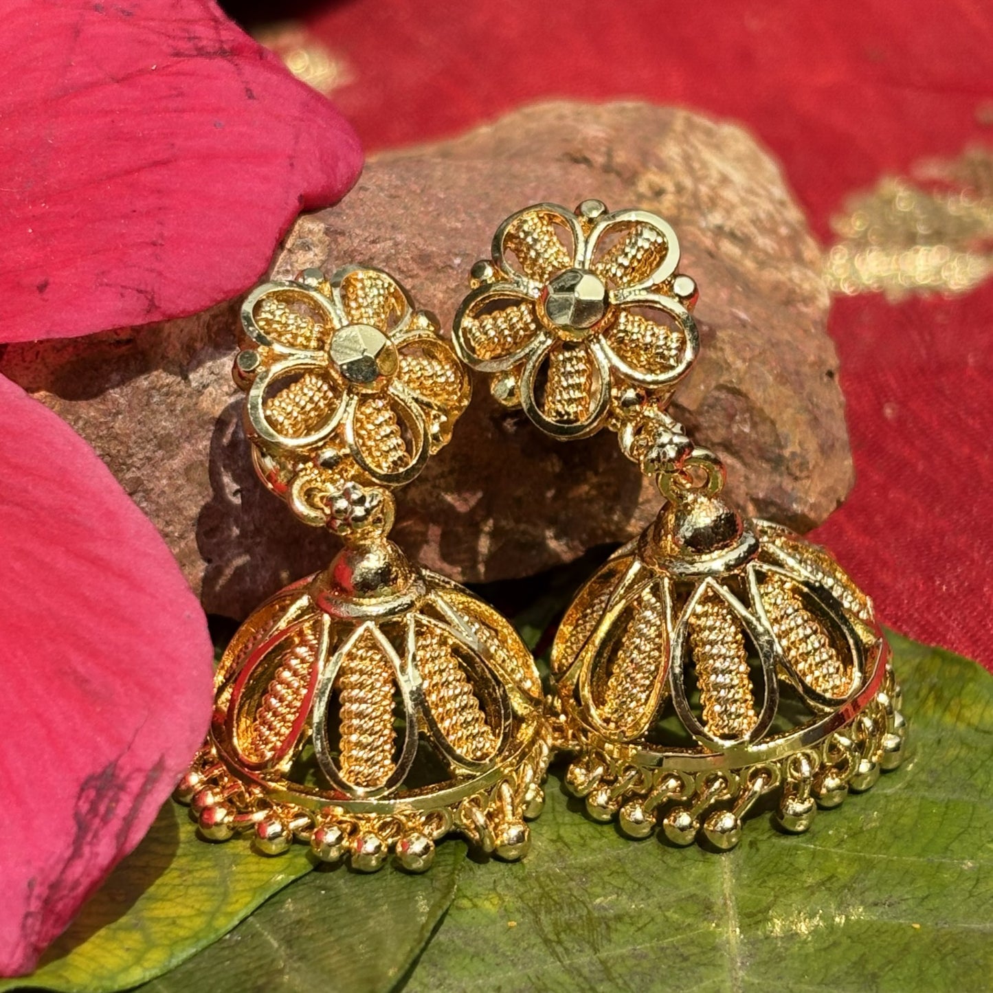 सुरभि सोनेरी झुमके- Surabhi Soneri  Zumke