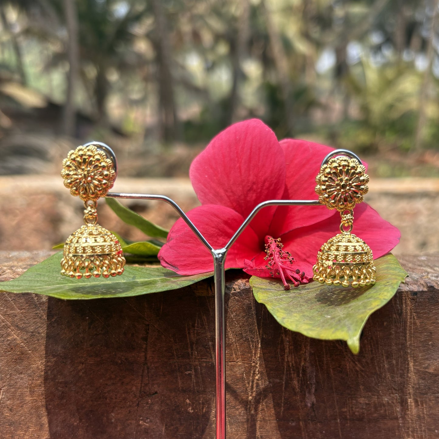 सुमन सोनेरी झुमके- Suman Soneri  Zumke