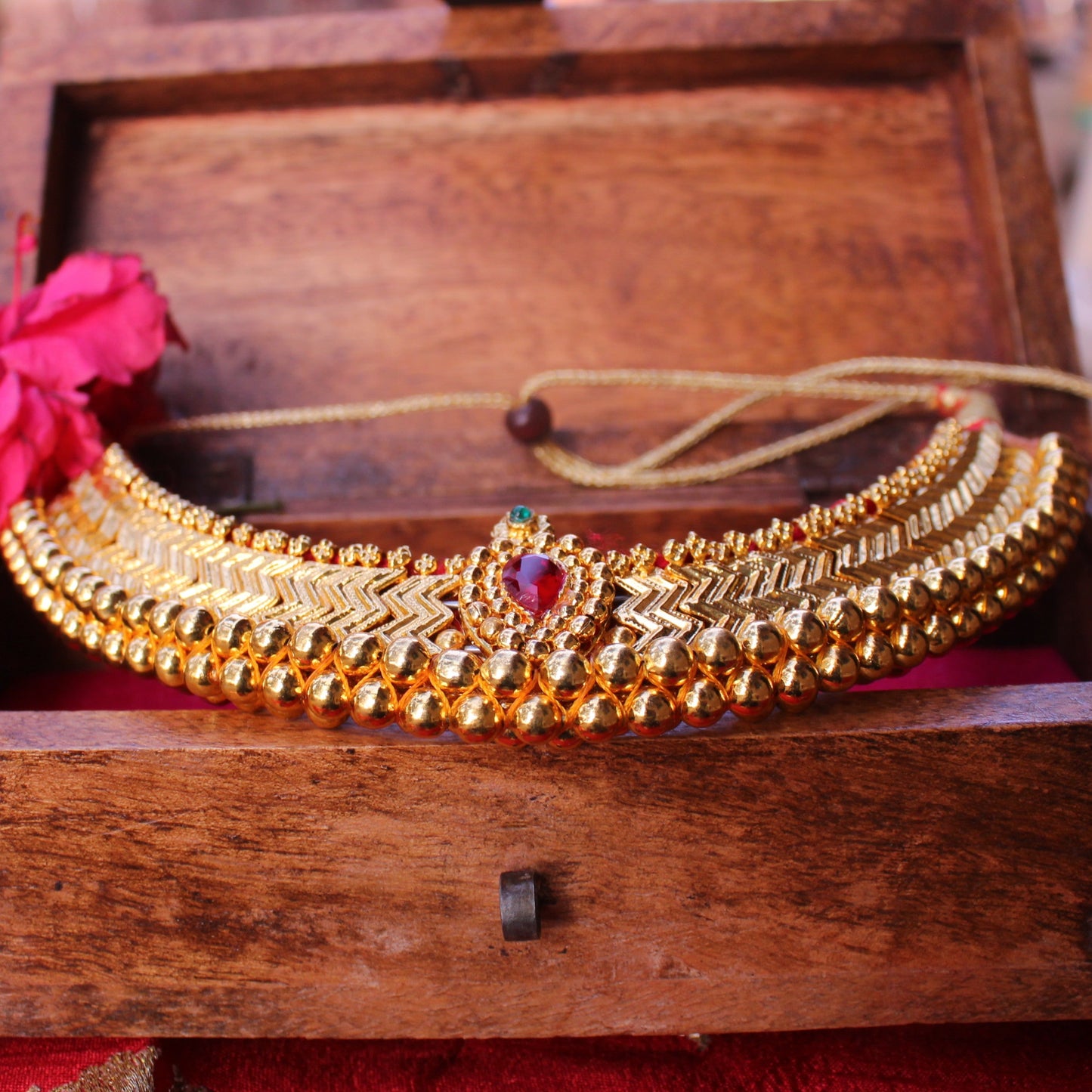 स्वर्णिका वज्रटीक - Swarnika Vajrateek with Pendant