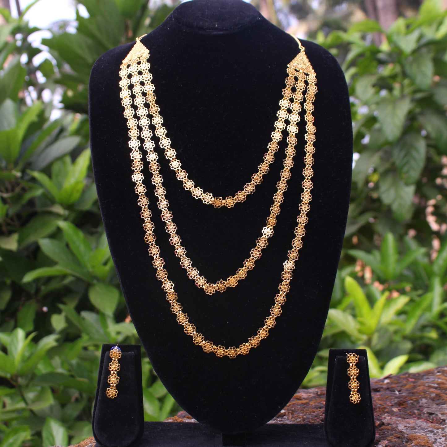 बकुळी हार (तीन पदरी)- Bakuli Haar (Triple Layered)