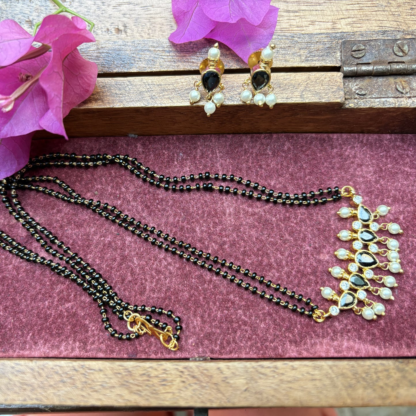 तन्मणी मंगळसूत्र  - Tanmani Mangalsutra (Black)