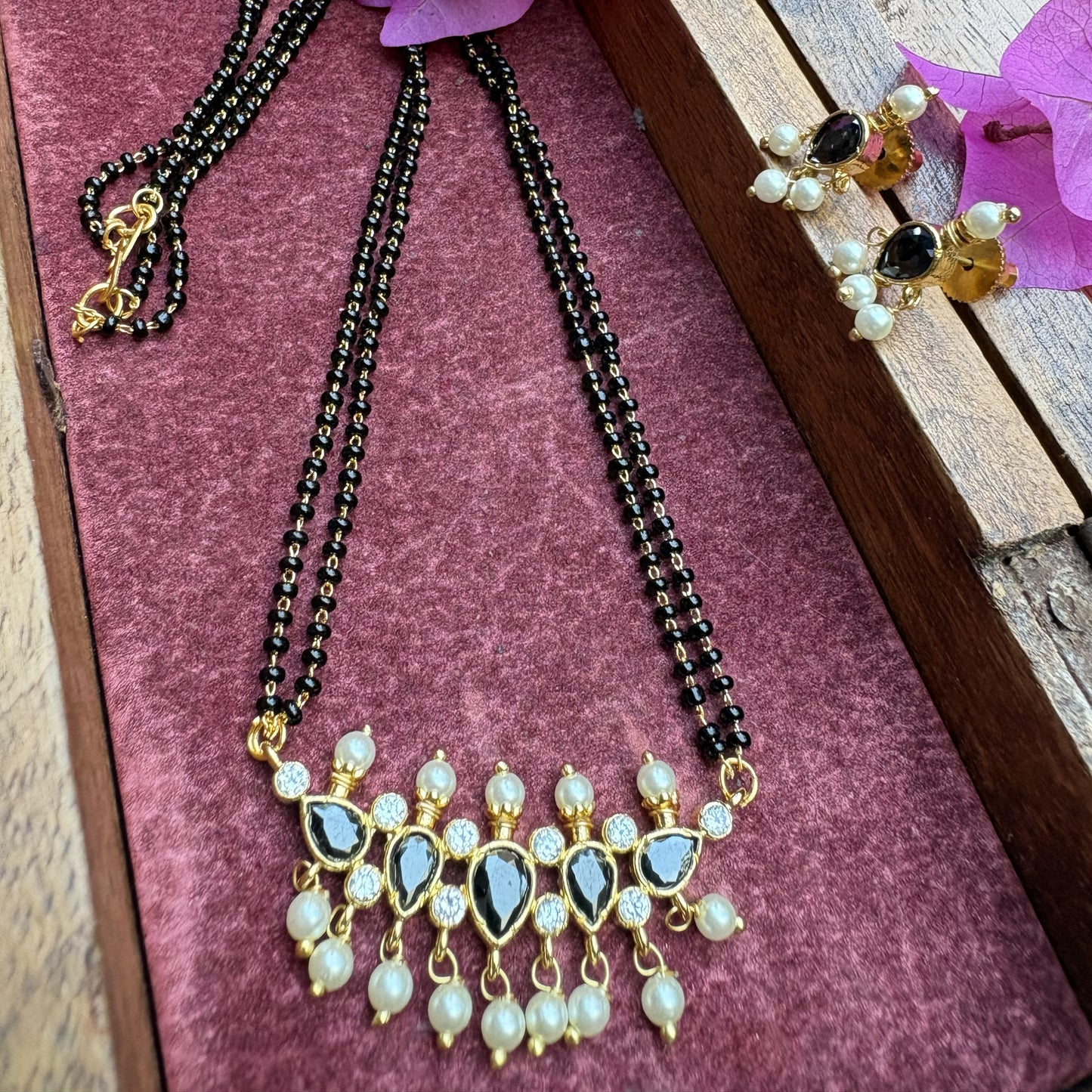 तन्मणी मंगळसूत्र  - Tanmani Mangalsutra (Black)