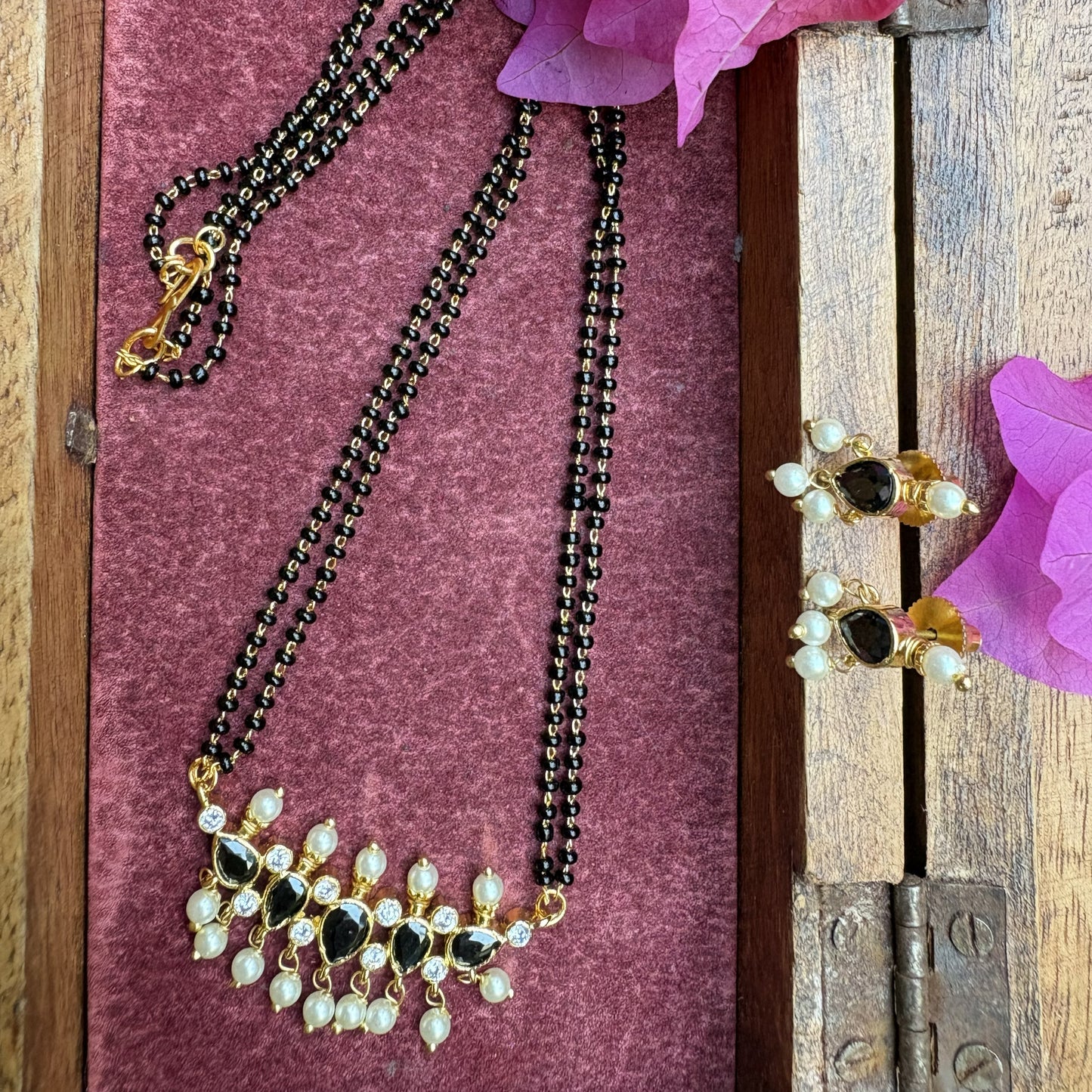 तन्मणी मंगळसूत्र  - Tanmani Mangalsutra (Black)