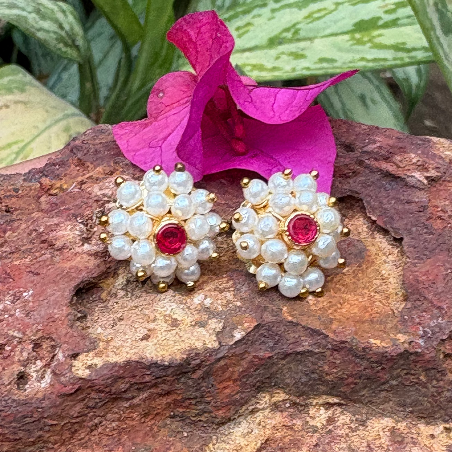 घस कुडी मोती - Ghas Kudi Moti