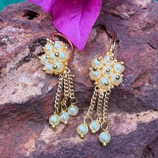 चापाची बुगडी - Latkan Kudi Moti Bugadi