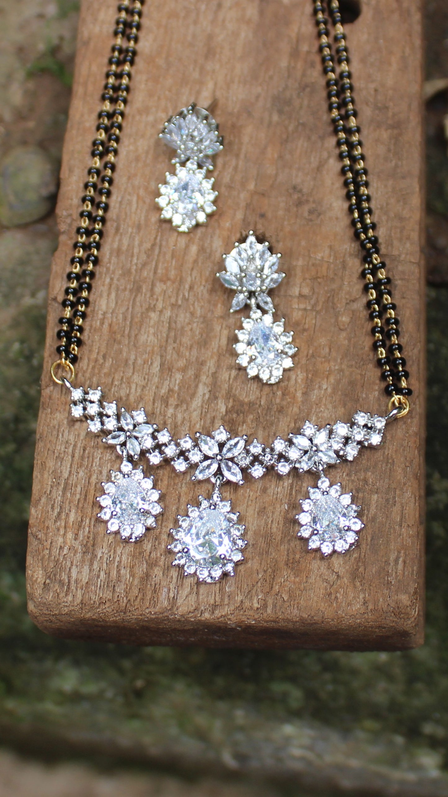 मंगळसूत्र  - Triveni Sparkle Mangalsutra