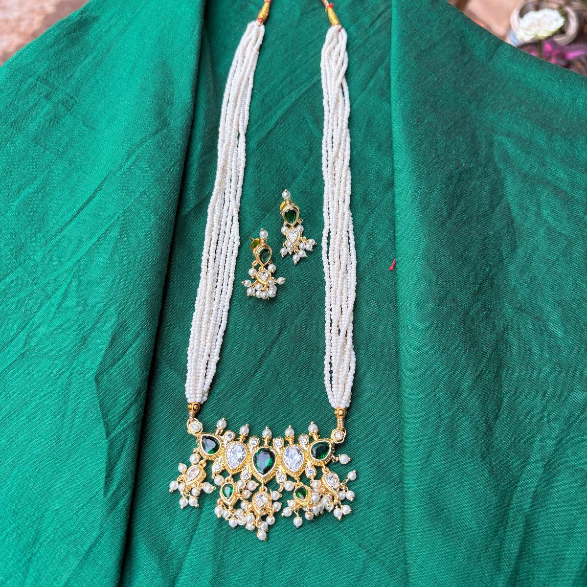 पाचू व श्वेतरत्न - Pachu-Shwetratna Tanmani (5 Stones)