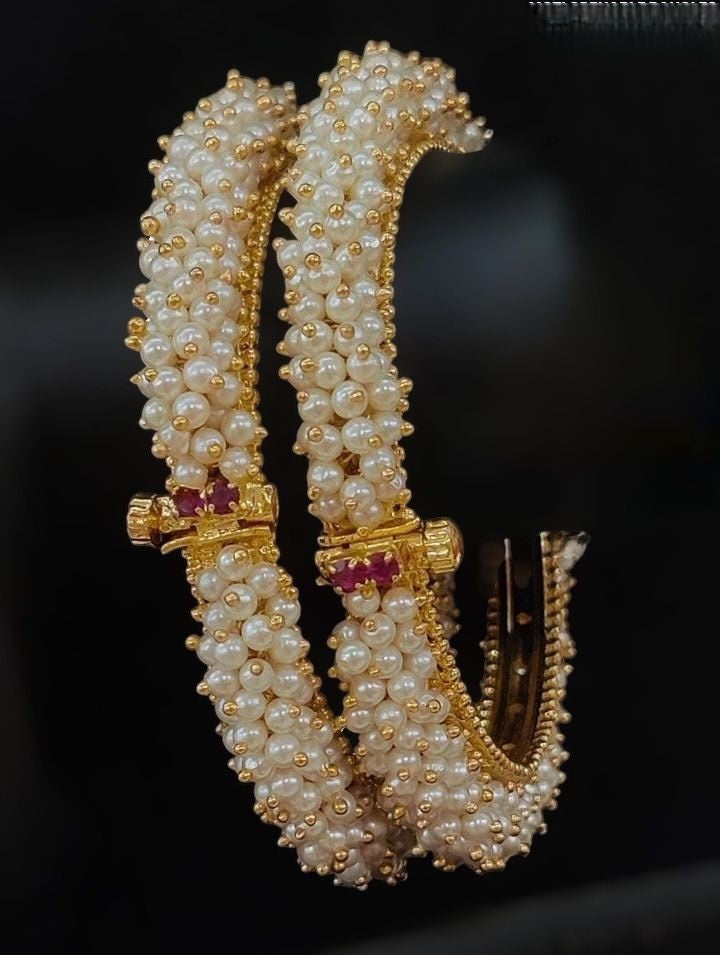 गजरा तोडे (Gajara Tode)