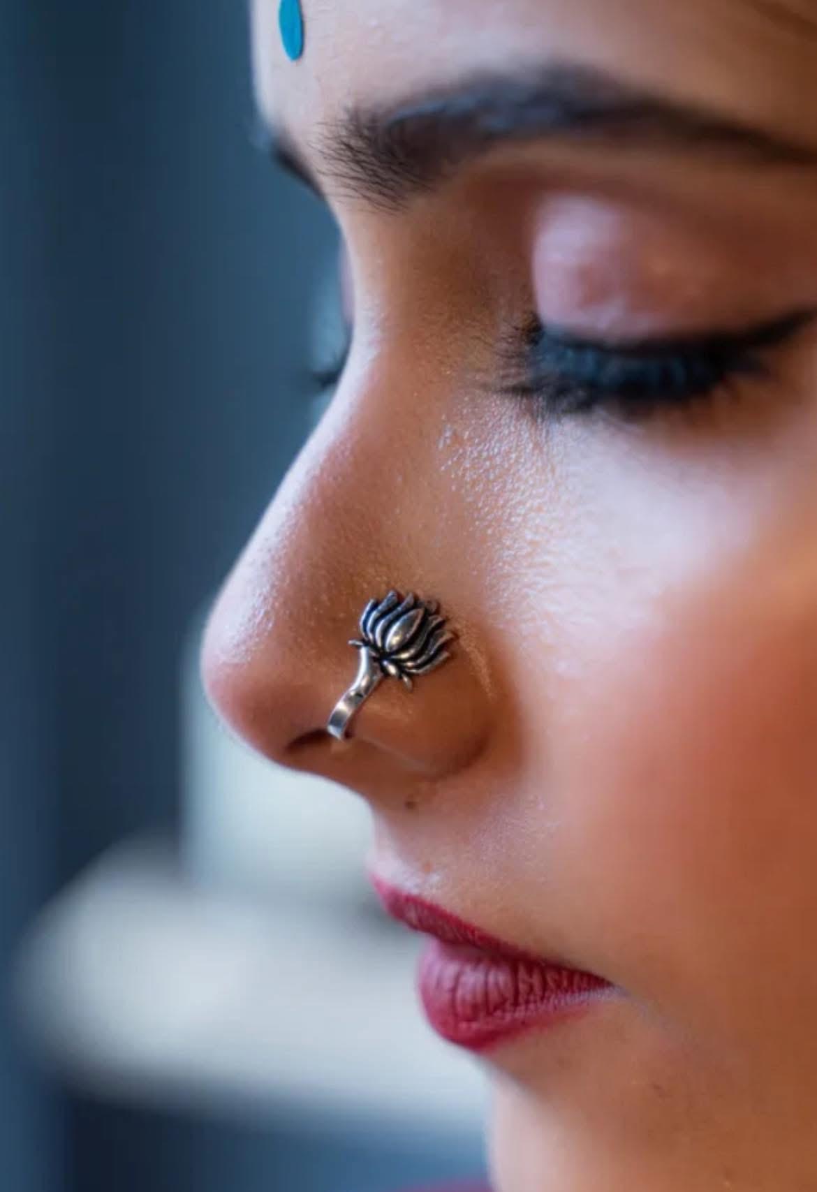 नाक पिन ( Nose Pins)